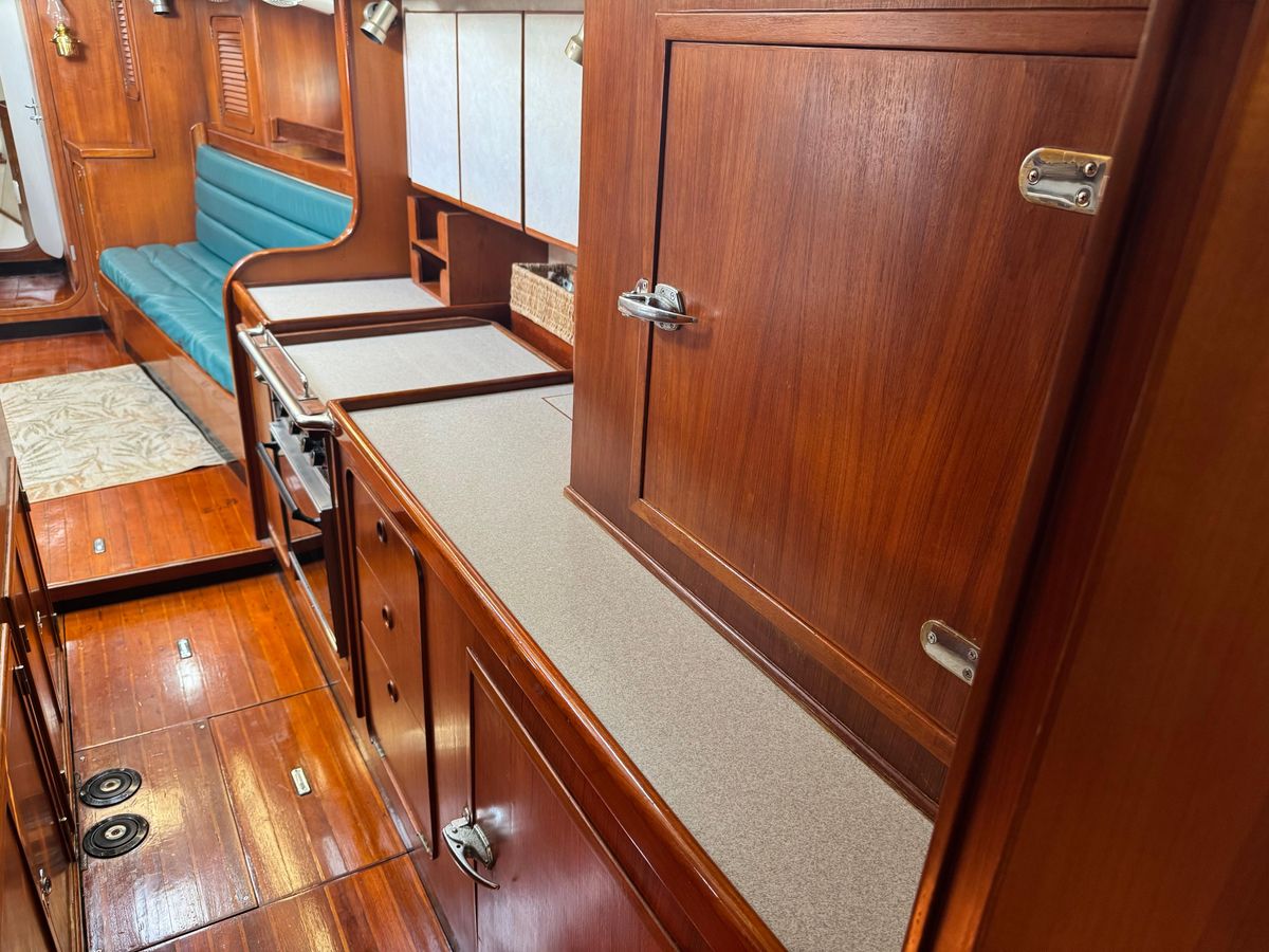 1995 Hylas 46 