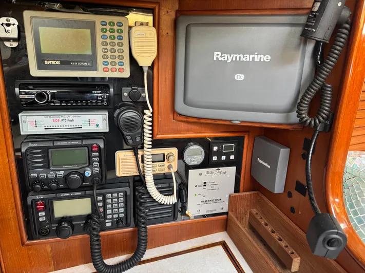 Dream Catcher Yacht Photos Pics Navigation and communication equipment on a 1995 Hylas 46 yacht.
