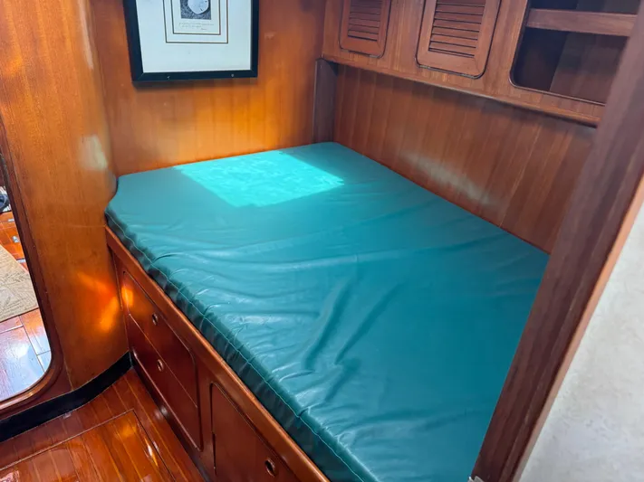 Dream Catcher Yacht Photos Pics Cozy cabin interior of a 1995 Hylas 46 yacht with a green mattress.