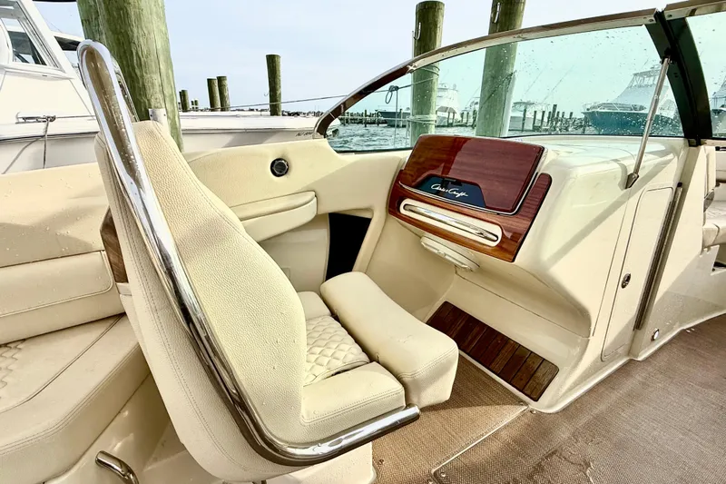  Yacht Photos Pics 2022 Chris-Craft Launch 25 GT interior with elegant seating and dashboard design.