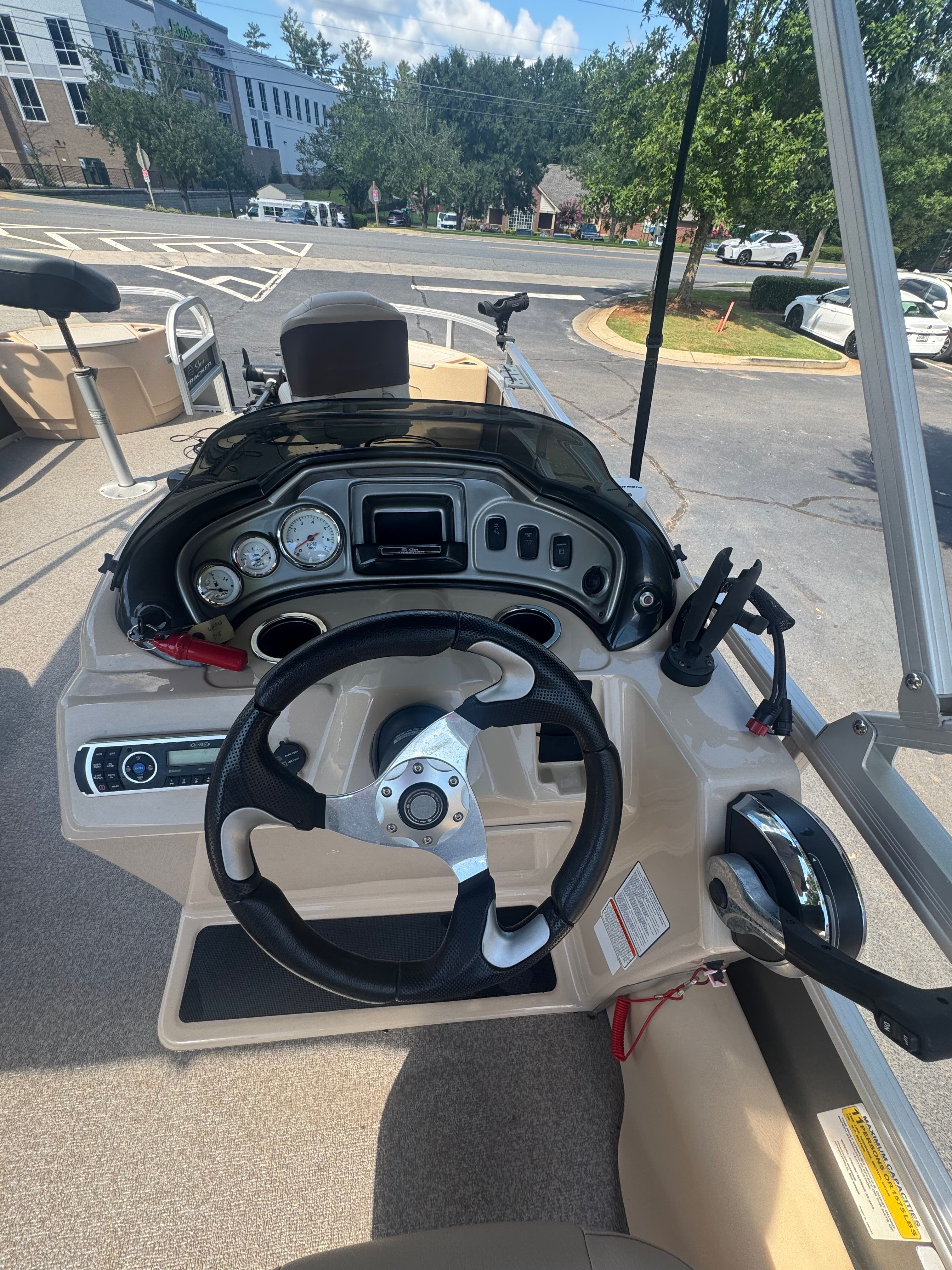 2017 TRACKER 22 XP3 - Image 8