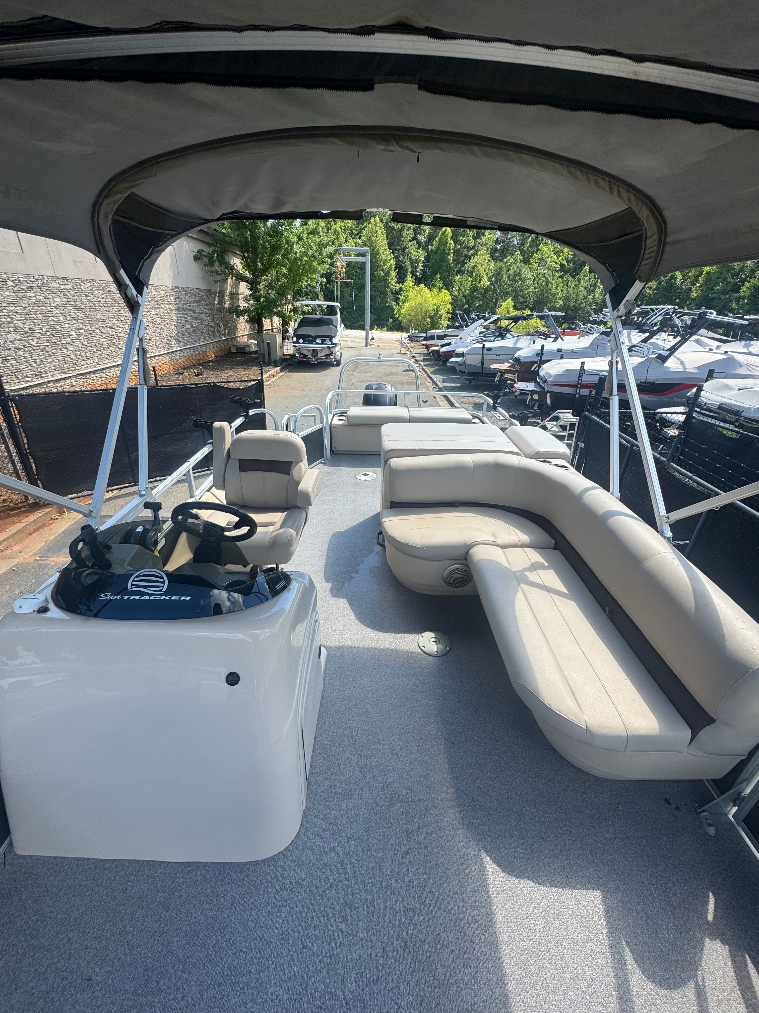 2017 TRACKER 22 XP3 - Image 7