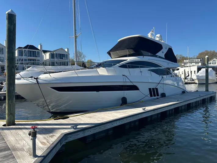 Working Late Yacht Photos Pics 2016 Sea Ray L590 Fly yacht docked at marina, clear blue sky background.
