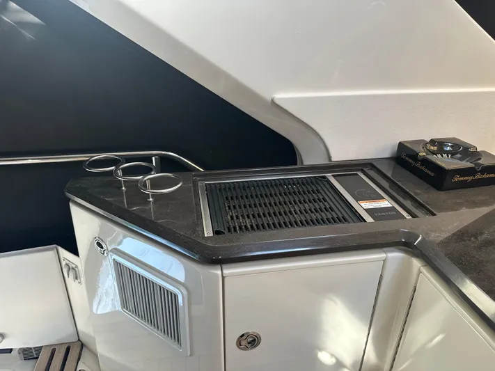 Working Late Yacht Photos Pics 2016 Sea Ray L590 Fly yacht interior with sleek kitchenette and modern design.