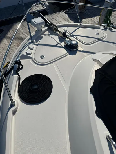 Working Late Yacht Photos Pics 2016 Sea Ray L590 Fly yacht deck with sleek design and modern fittings.