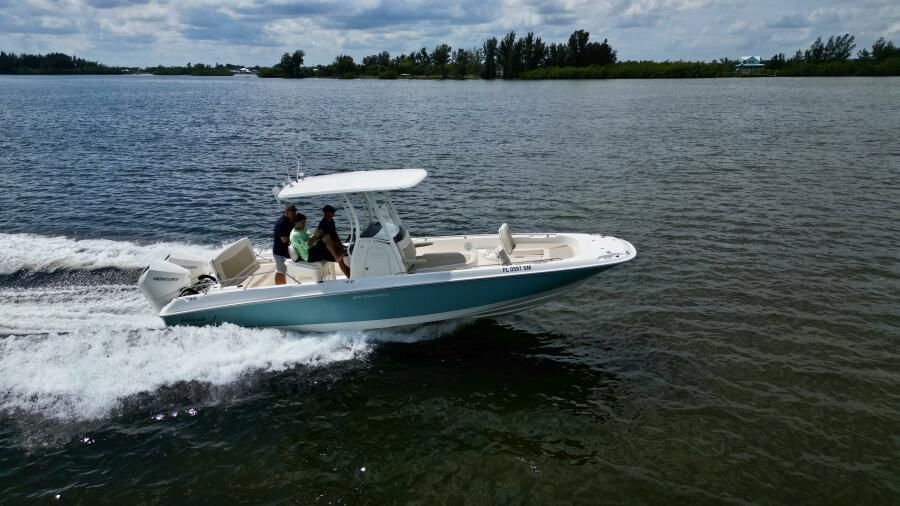 2019 Boston Whaler DAUNTLESS