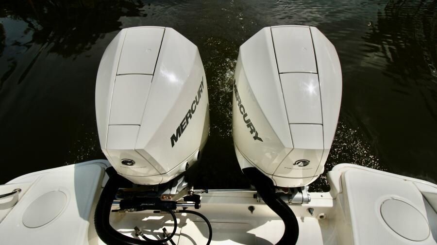 2019 Boston Whaler DAUNTLESS