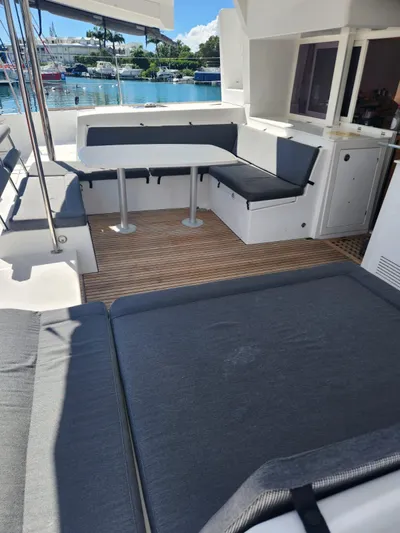  Yacht Photos Pics 2012 Lagoon 450 F yacht interior with seating area and waterfront view.