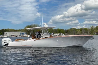 Mag Bay 33 Center Console