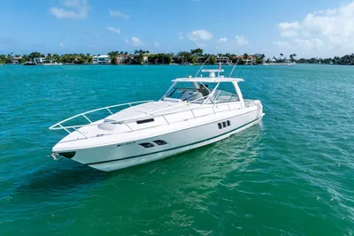 Intrepid 475 Sport Yacht