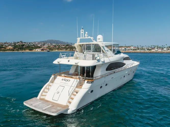 2005 Azimut 85 