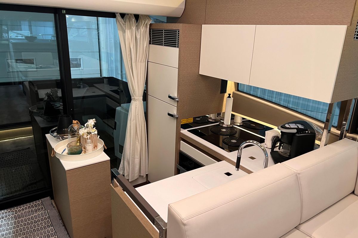 2018 Prestige 52 