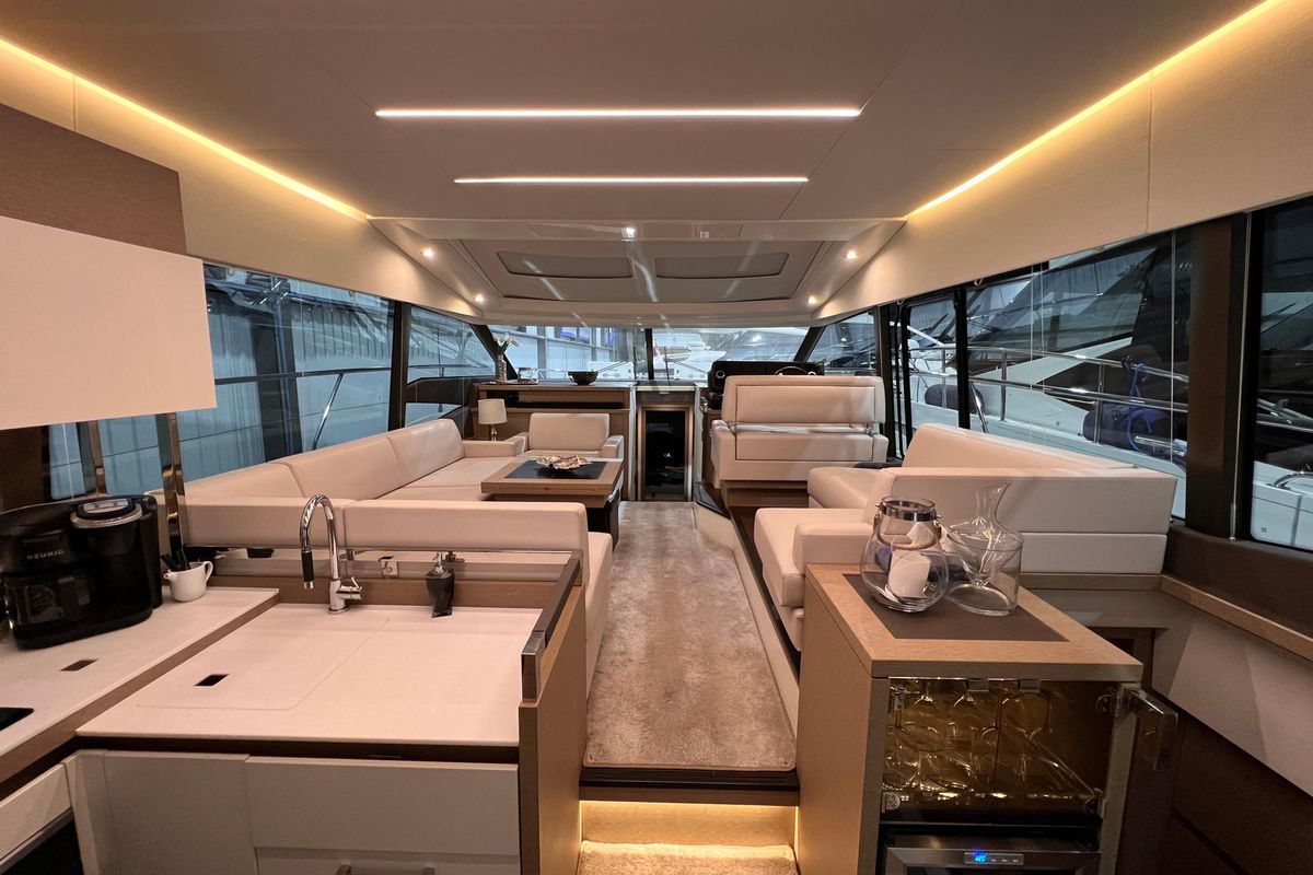 2018 Prestige 52 