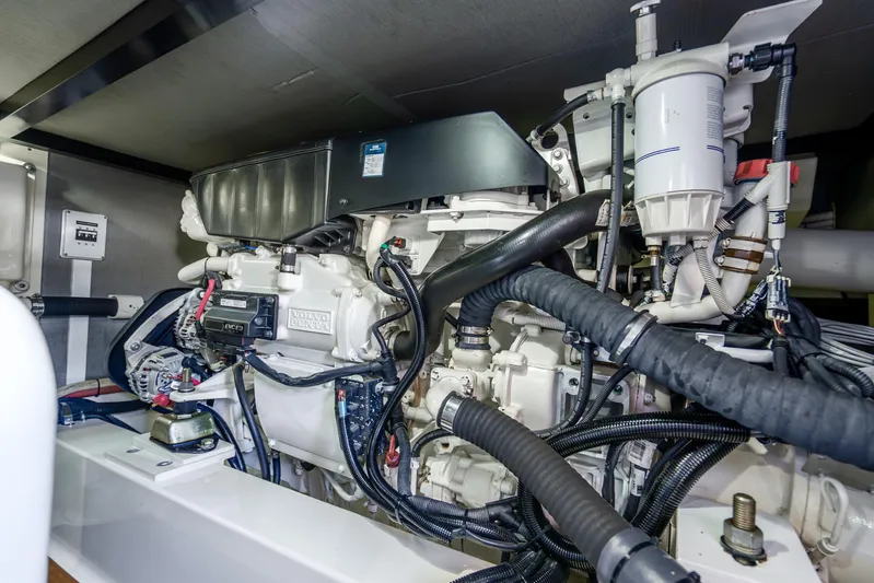 Pitt Stop Yacht Photos Pics Engine room of 2020 Palm Beach Motor Yachts PB55, featuring Volvo Penta components.