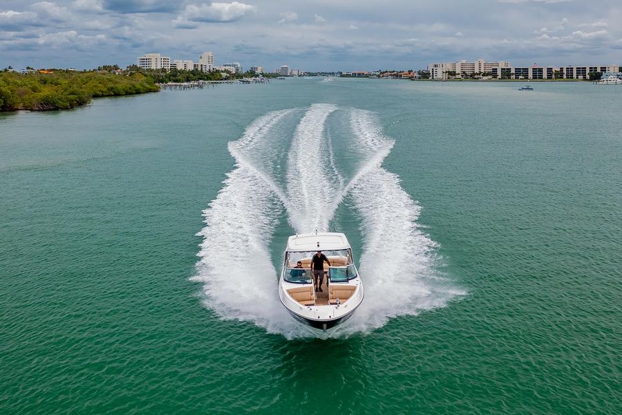 2016 Sea Ray 350 SLX