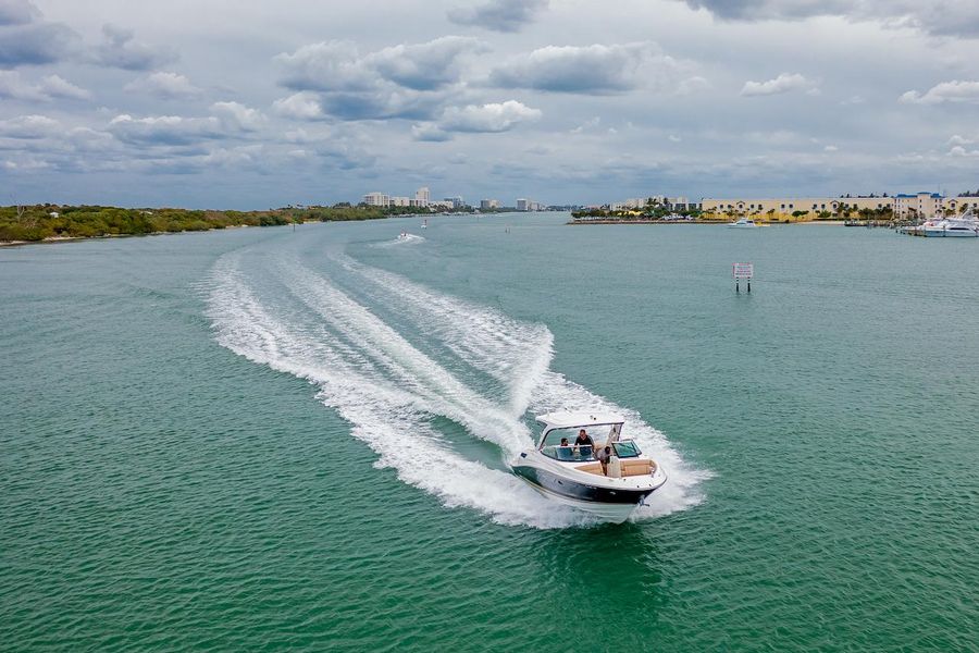 2016 Sea Ray 350 SLX