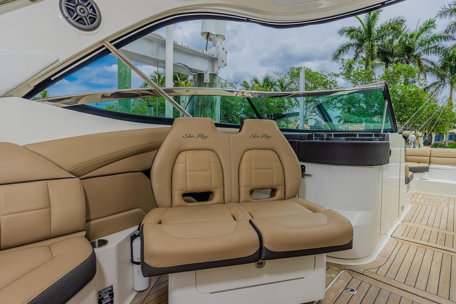 2016 Sea Ray 350 SLX