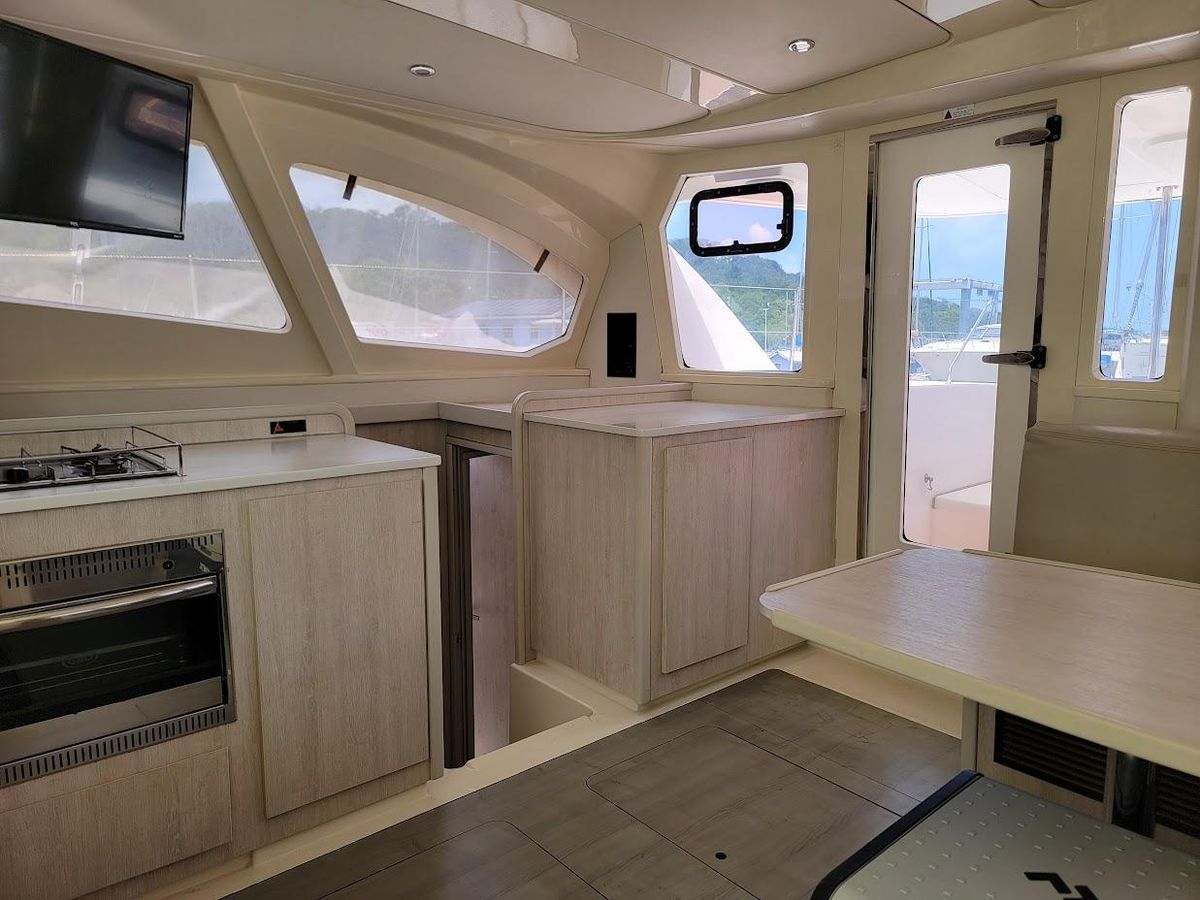 2015 Leopard 44 