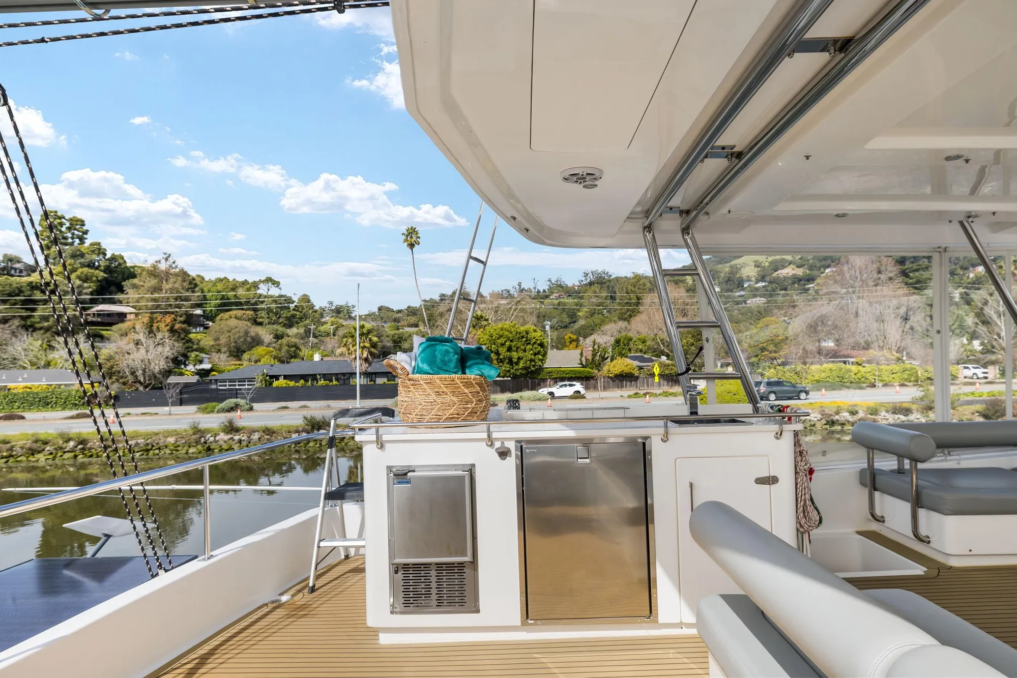 Leopard 58 yacht deck with seating and scenic view, 2015 model.