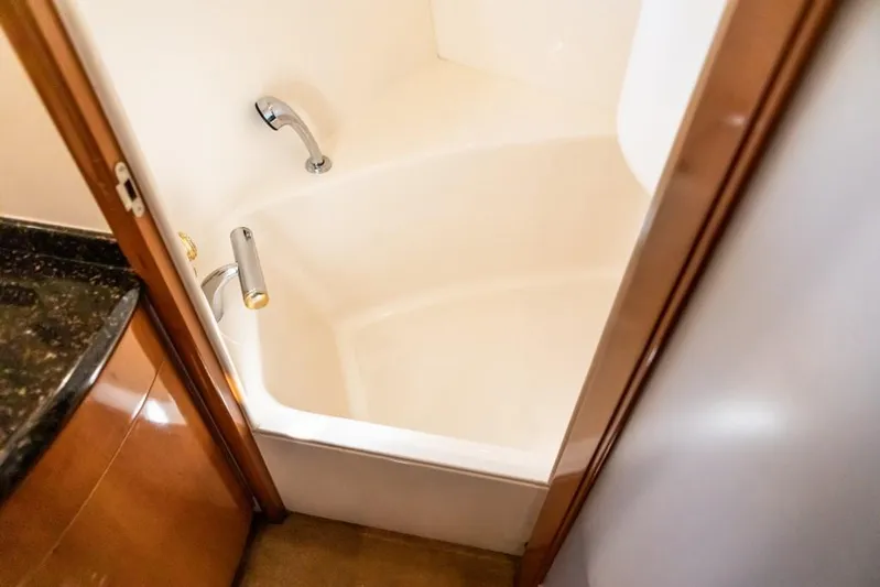 Alchemy Yacht Photos Pics 