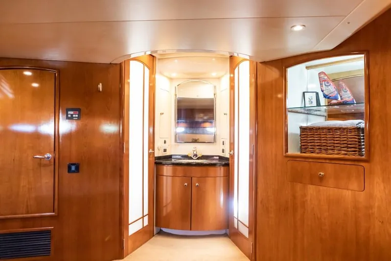 Alchemy Yacht Photos Pics 