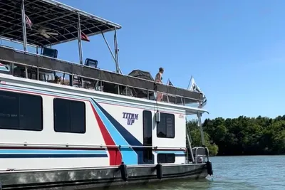 Lakeview Houseboat