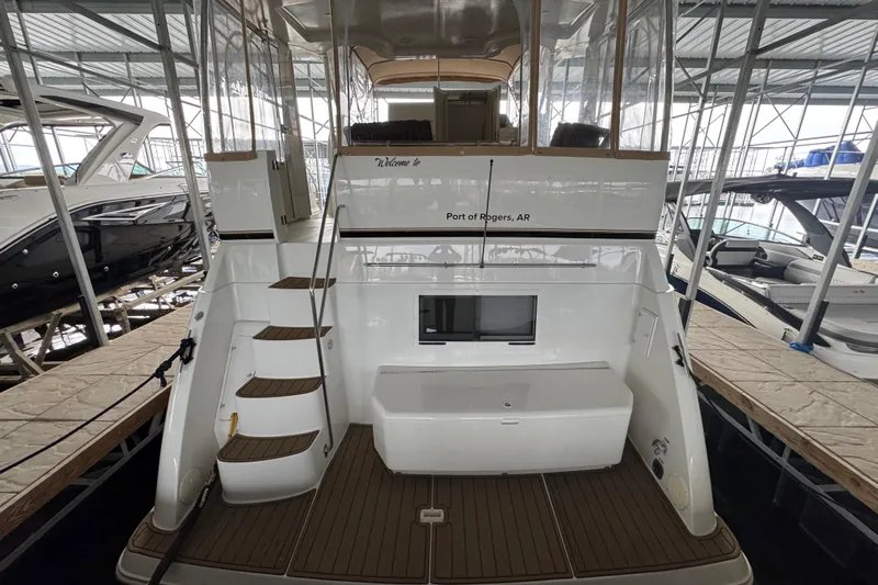  Yacht Photos Pics 2000 Carver 406 Aft Cabin Motor Yacht docked at Port of Rogers, AR.