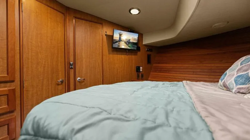 Island Time Yacht Photos Pics Master Stateroom