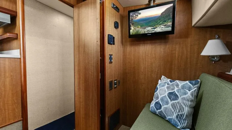 Island Time Yacht Photos Pics Guest Stateroom