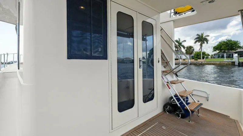 Island Time Yacht Photos Pics Cockpit