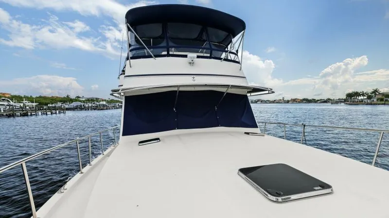 Island Time Yacht Photos Pics Foredeck