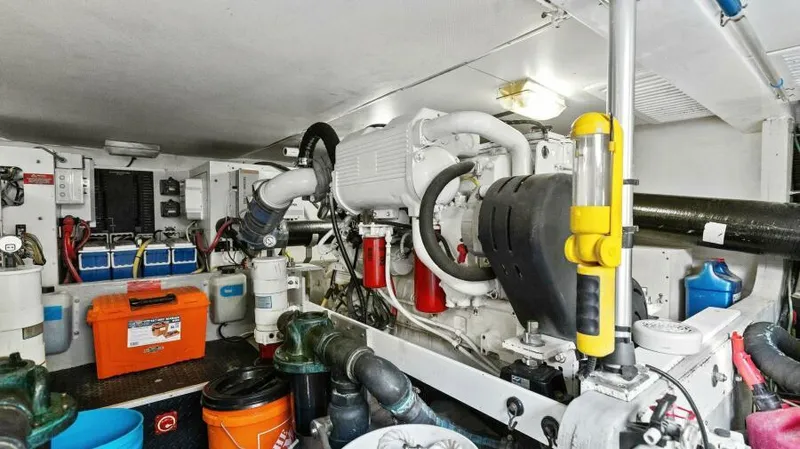 Island Time Yacht Photos Pics Engine Room