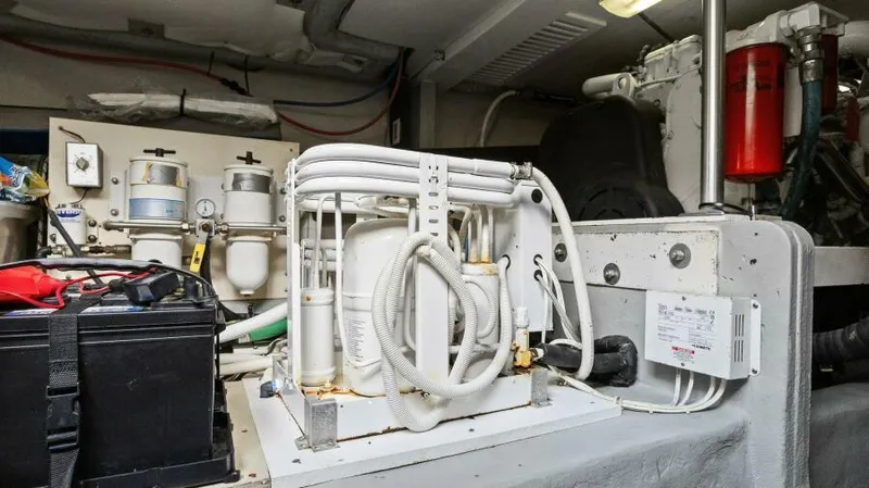 Island Time Yacht Photos Pics Engine Room