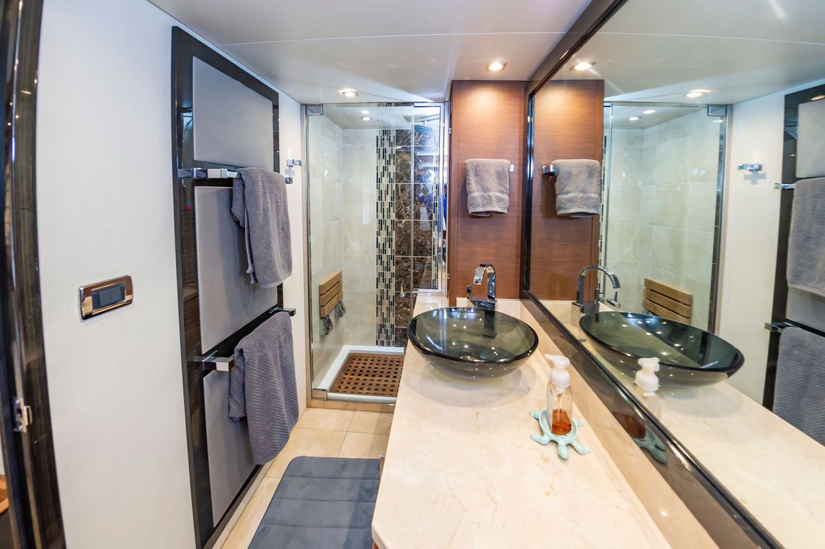 2013 Marquis 63 