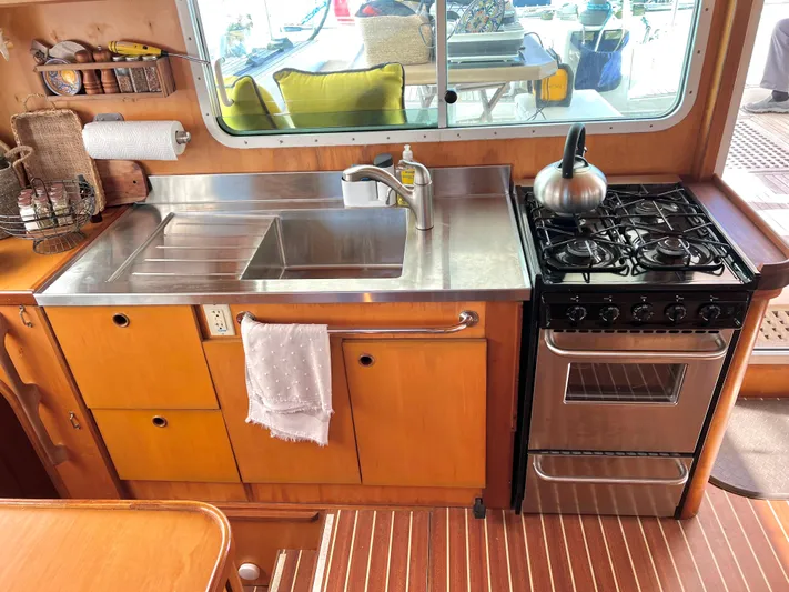 Trebuchet Yacht Photos Pics 