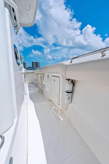 Zoom Yacht Photos Pics 2022 Boston Whaler 280 Outrage boat deck under a bright blue sky.