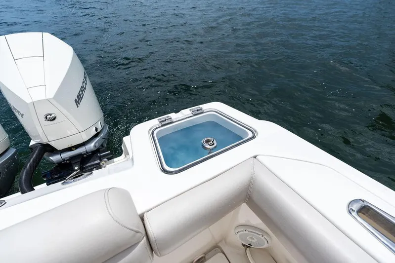 Zoom Yacht Photos Pics Boston Whaler 280 Outrage 2022 boat with Mercury engine on water.