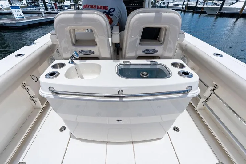 Zoom Yacht Photos Pics 2022 Boston Whaler 280 Outrage boat interior with seating and fishing station.