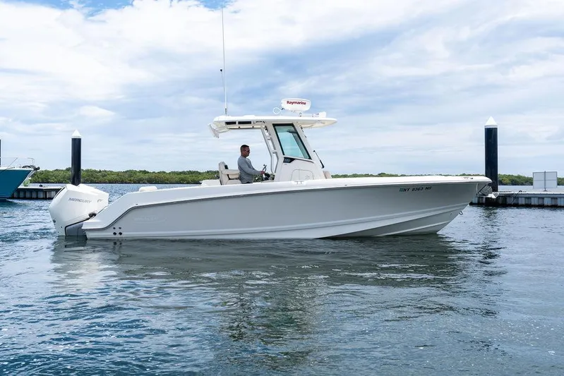 Zoom Yacht Photos Pics 2022 Boston Whaler 280 Outrage boat on water, featuring sleek design and powerful Mercury engine.