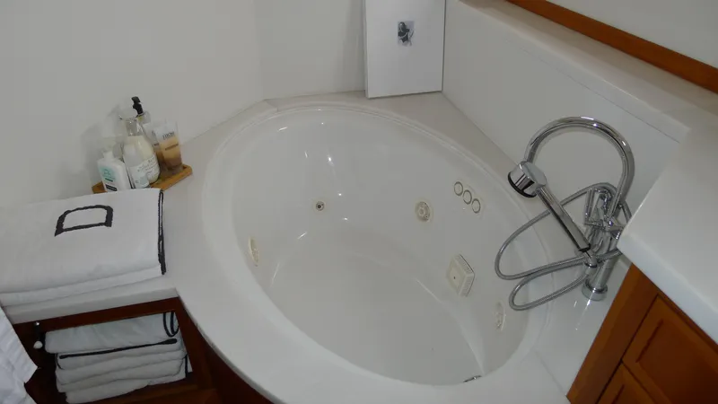 Dakota Yacht Photos Pics Luxurious bathtub in the 1953 De Vries Lentsch 68 Motoryacht bathroom.