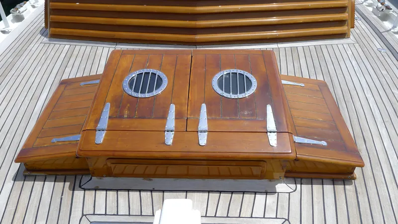 Dakota Yacht Photos Pics 