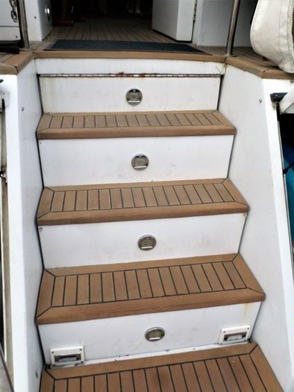 1991-90-vantare-custom-flybridge-motoryacht