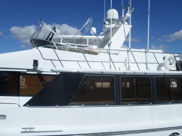 1991-90-vantare-custom-flybridge-motoryacht