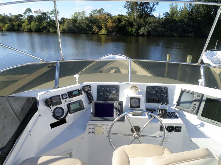 1991-90-vantare-custom-flybridge-motoryacht
