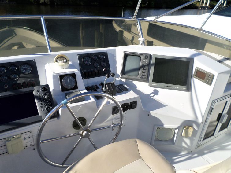 1991-90-vantare-custom-flybridge-motoryacht