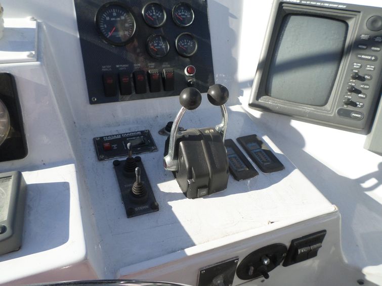 1991-90-vantare-custom-flybridge-motoryacht