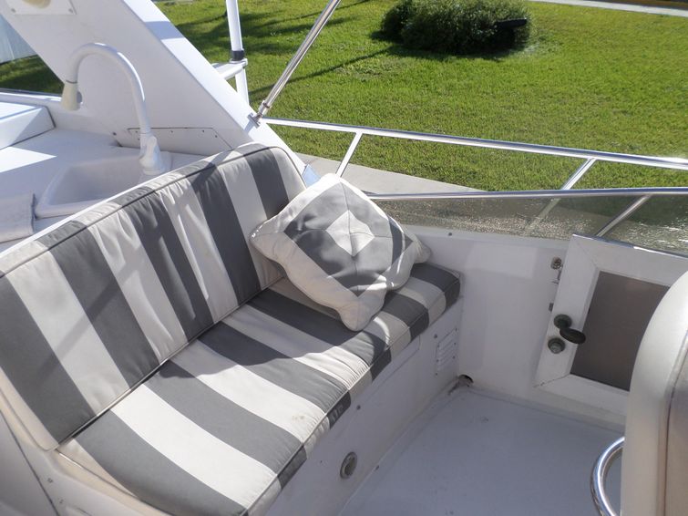 1991-90-vantare-custom-flybridge-motoryacht