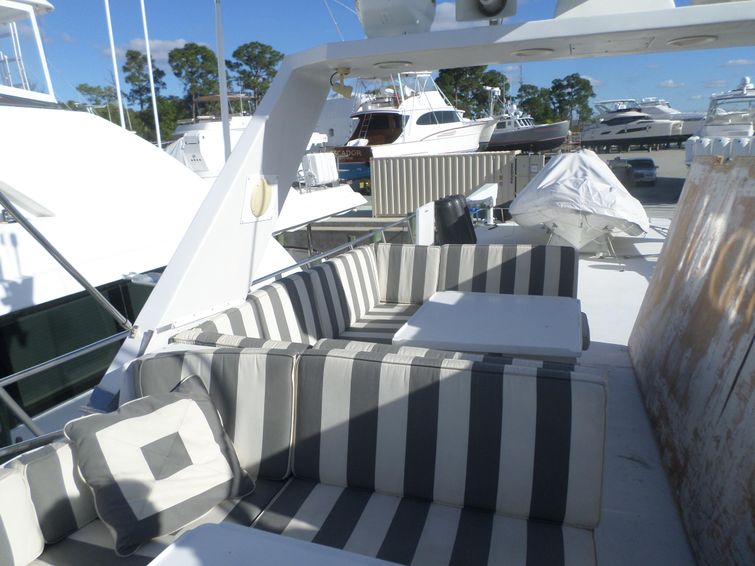 1991-90-vantare-custom-flybridge-motoryacht
