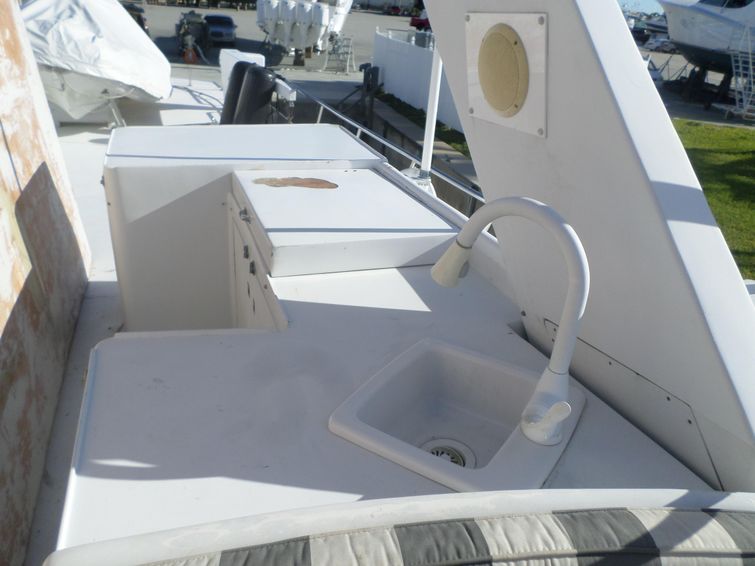 1991-90-vantare-custom-flybridge-motoryacht