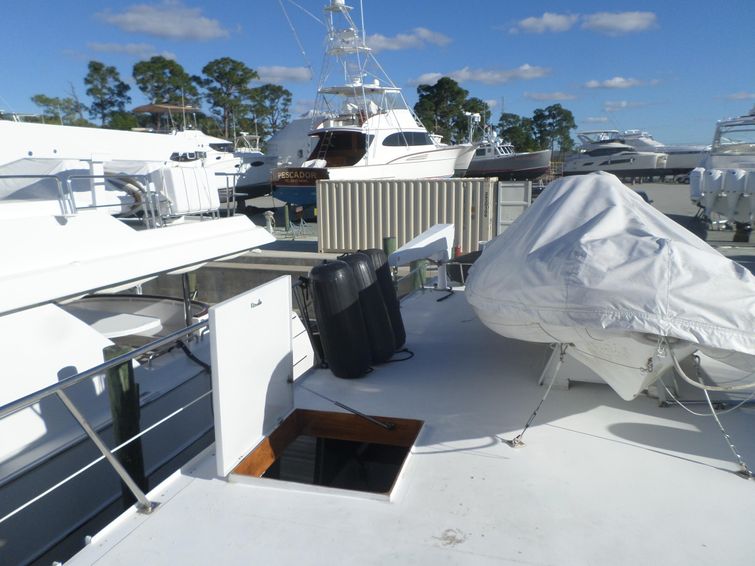 1991-90-vantare-custom-flybridge-motoryacht